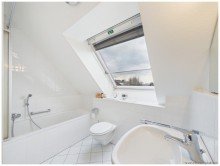 Badezimmer im Dachgeschoss RUHIGE DACHGESCHOSS-MAISONETTE - in zentraler Lage M�nchen Moosach