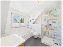 Bad Lichtdurchflutetes Penthouse-Feeling mit S�dterrasse - moderne 3-Zimmer-Wohnung mit Blick ins Gr�ne