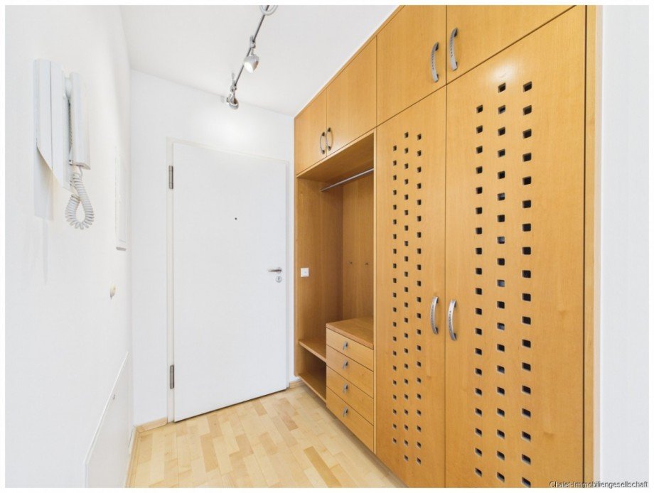 Eingansbereich mit Einbauschrank Etagenwohnung Dachau