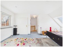 Schlafzimmer RUHIGE DACHGESCHOSS-MAISONETTE - in zentraler Lage M�nchen Moosach