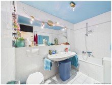 Bad im Obergeschoss GARTENMAISONETTE, 4-Zimmer-Wohnung mit S�dterrasse, Hobbyraum und Gartenanteil