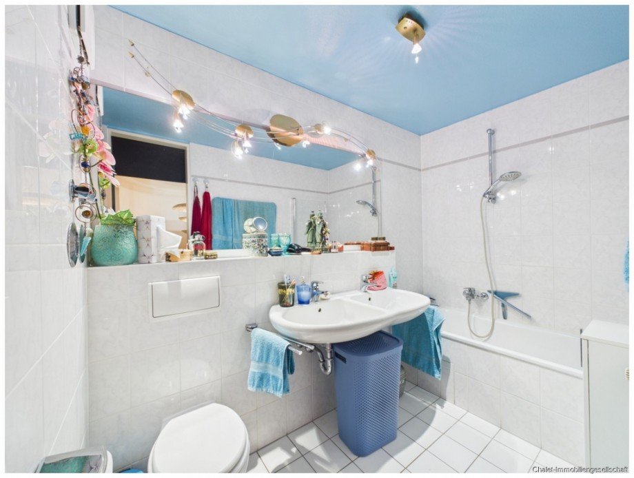 Bad im Obergeschoss Erdgeschosswohnung M�nchen