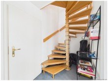Treppenaufgang RUHIGE DACHGESCHOSS-MAISONETTE - in zentraler Lage M�nchen Moosach