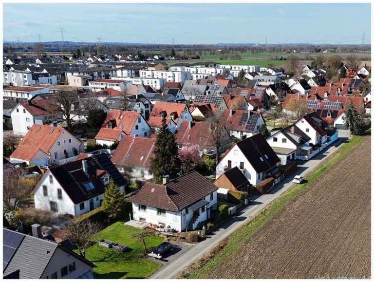 Blick in die Nachbarschaft Karlsfeld Wohngrundst�ck AM FELD UND DOCH URBAN -Herrliches Grundst�ck f�r Ihr Einfamilien- oder Doppelhaus in Karlsfeld