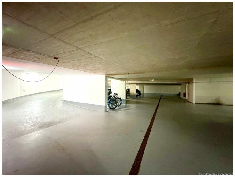 Zufahrt Garching bei M�nchen Tiefgaragenstellplatz 3 TIEFGARAGENSTELLPL�TZE IN GARCHING. EINZELN ODER ZUSAMMEN ERWERBBAR