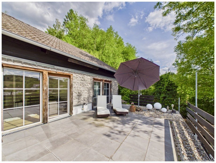 EG: Terrasse S�dseite Einfamilienhaus Buch am Erlbach