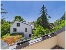 Blick nach S�d-West Lichtdurchflutetes Penthouse-Feeling mit S�dterrasse - moderne 3-Zimmer-Wohnung mit Blick ins Gr�ne