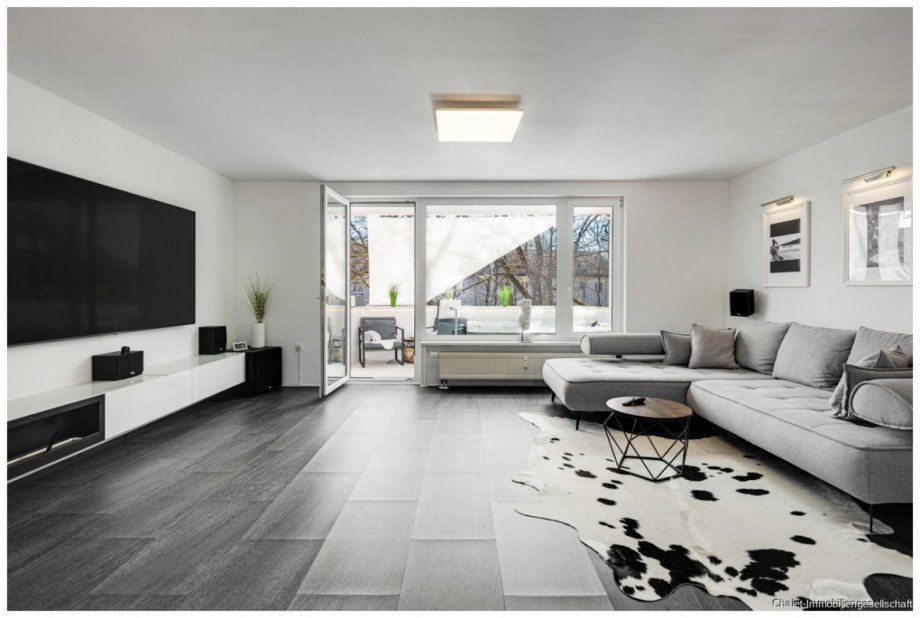 Wohnbereich mit Blick auf den Balkon Etagenwohnung M�nchen