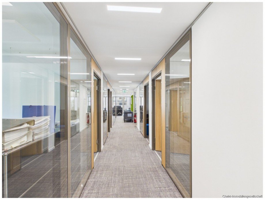 Blick in den hellen Flur B�rohaus M�nchen