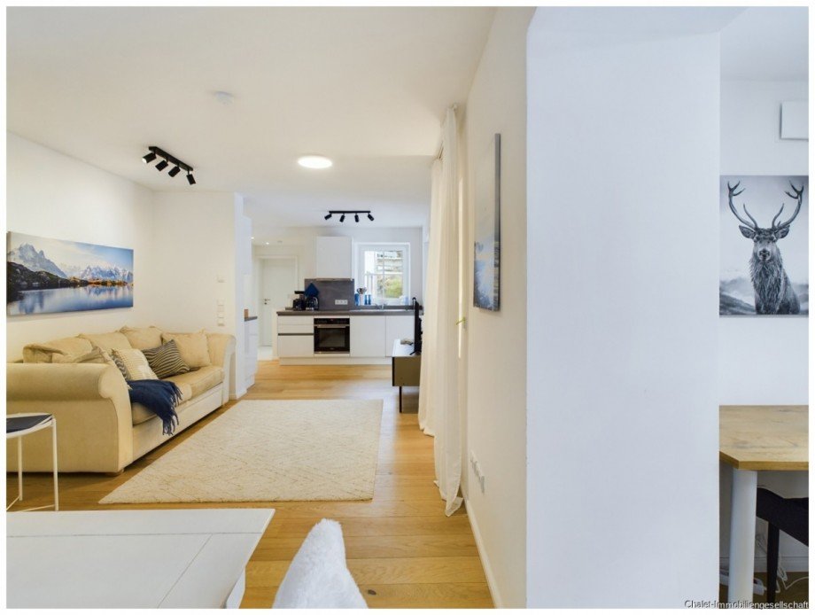 Blick ins Wohnzimmer Erdgeschosswohnung Tegernsee