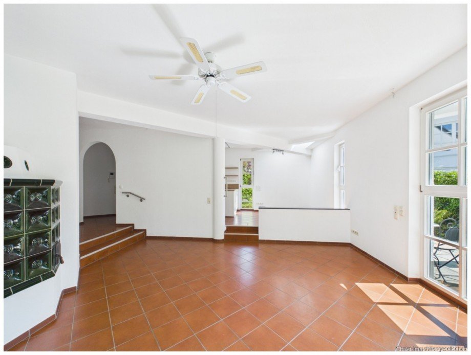 Wohnzimmer mit Kachelofen Einfamilienhaus M�nchen / Obermenzing