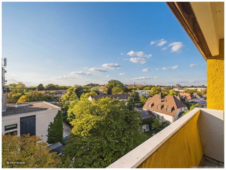 Ausblick nach West Dachau - Dachau Dachgeschosswohnung Wohnen mit Weitblick! Sanierte 4-Zimmer-Wohnung direkt am Bahnhof Dachau