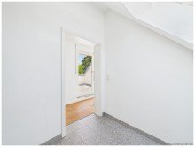 Eingangsbereich - Treppenhaus Lichtdurchflutetes Penthouse-Feeling mit S�dterrasse - moderne 3-Zimmer-Wohnung mit Blick ins Gr�ne